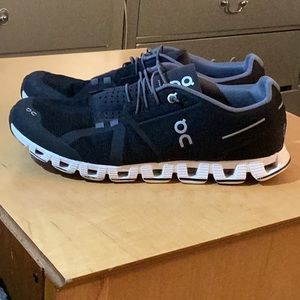 on cloud shoe for men size 10.5 used but in good conditions of use.